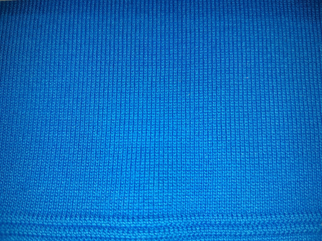 Pcs ⚜  
10059-10 ⚜  
B6 ⚜  
PANTONE: No pantone color assigned ⚜  
polo collar fabric, 100 % cotton, azure blue