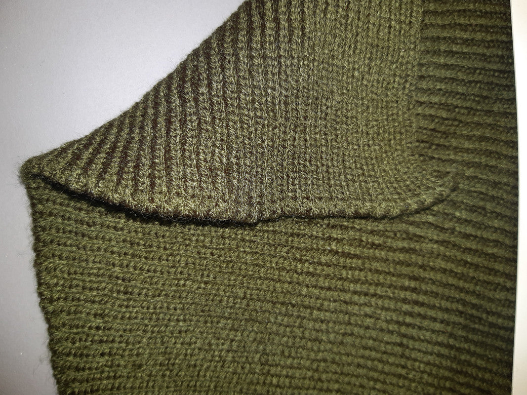 Kg ⚜  
10047-02 ⚜  
B6 ⚜  
PANTONE: No pantone color assigned ⚜  
rib, 100 % polyester,670gsm,90cm olive green
