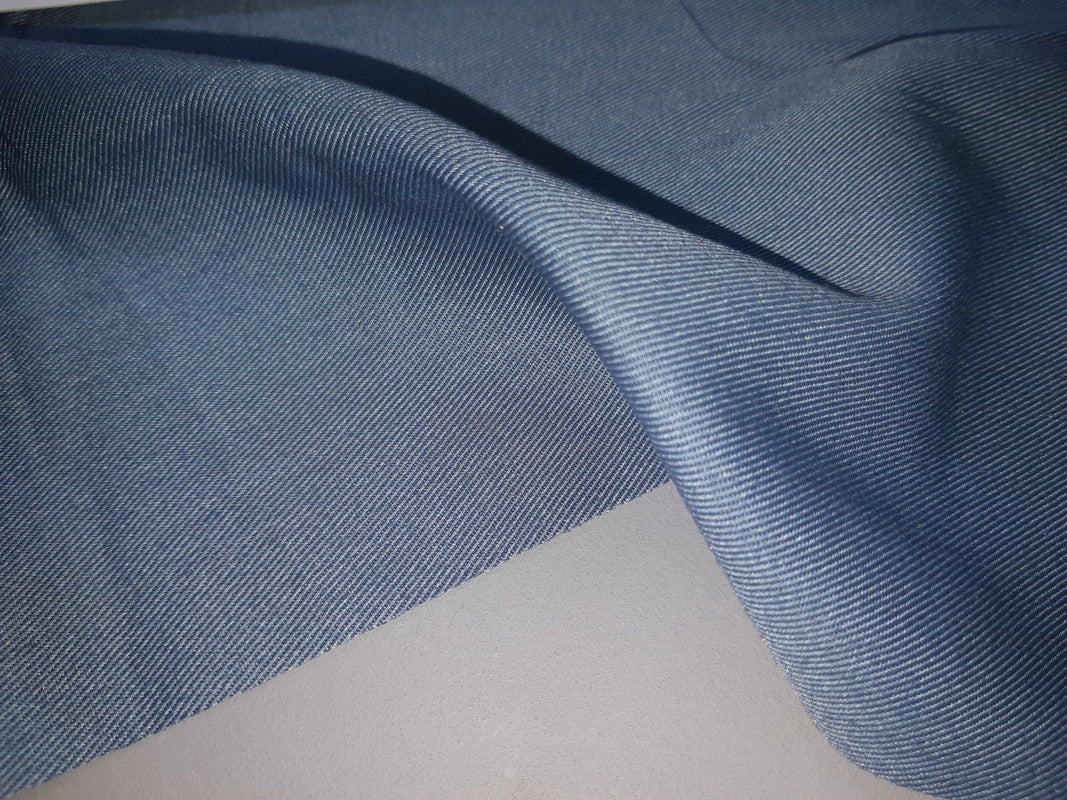 YARD ⚜  
10096-23 ⚜  
C8 ⚜  
PANTONE: No pantone color assigned ⚜  
twill fabric, 65 % polyester 35 % cotton, petroli