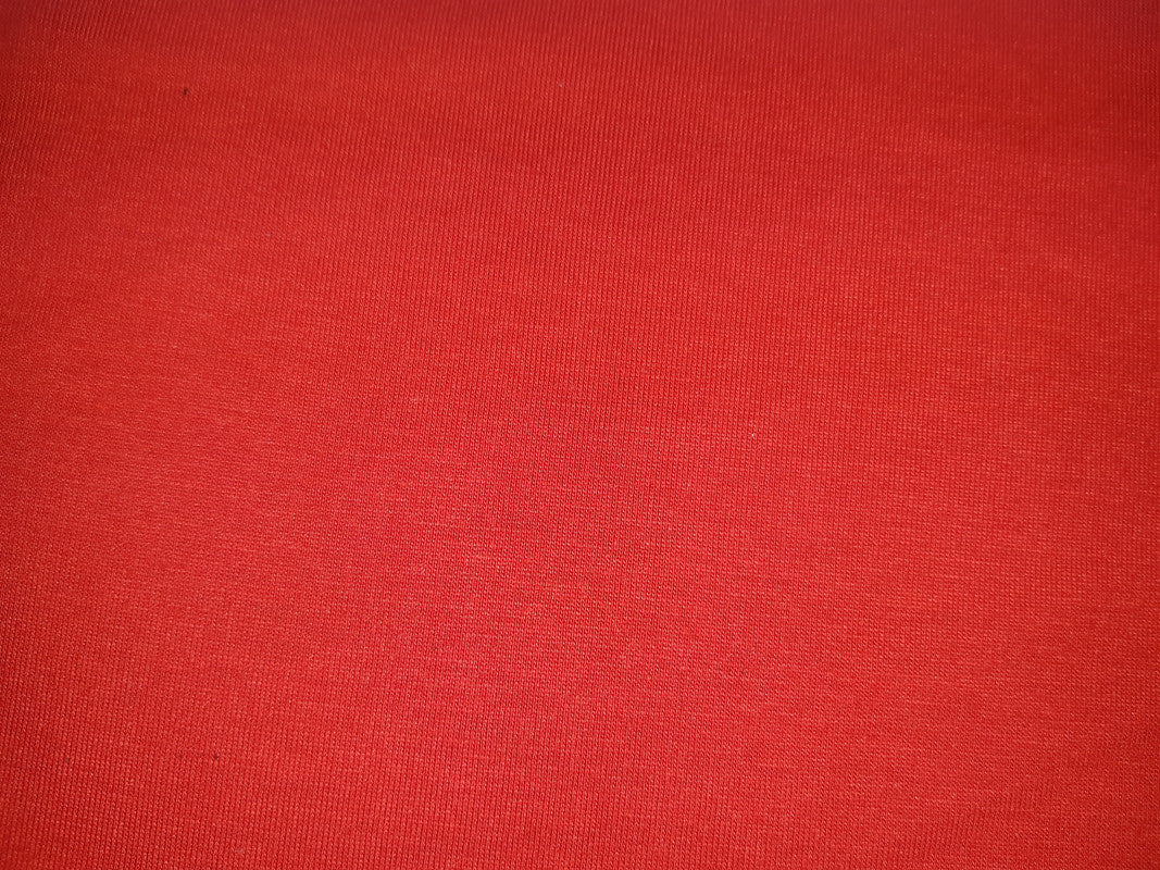Kg ⚜  
10372-18 ⚜  
C6 ⚜  
PANTONE: Haute Red ⚜  
single jersey fabric, 50 % cotton and 50 % polyester, P:Haute Red