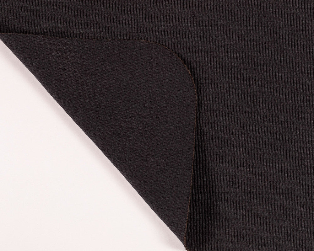 Kg ⚜  
11259-27 ⚜  
B6 ⚜  
PANTONE: Shadow Black ⚜  
rib 1x2 20/1 soft 40D two, 95 % cotton and 5 % elastane, P:Shadow Black