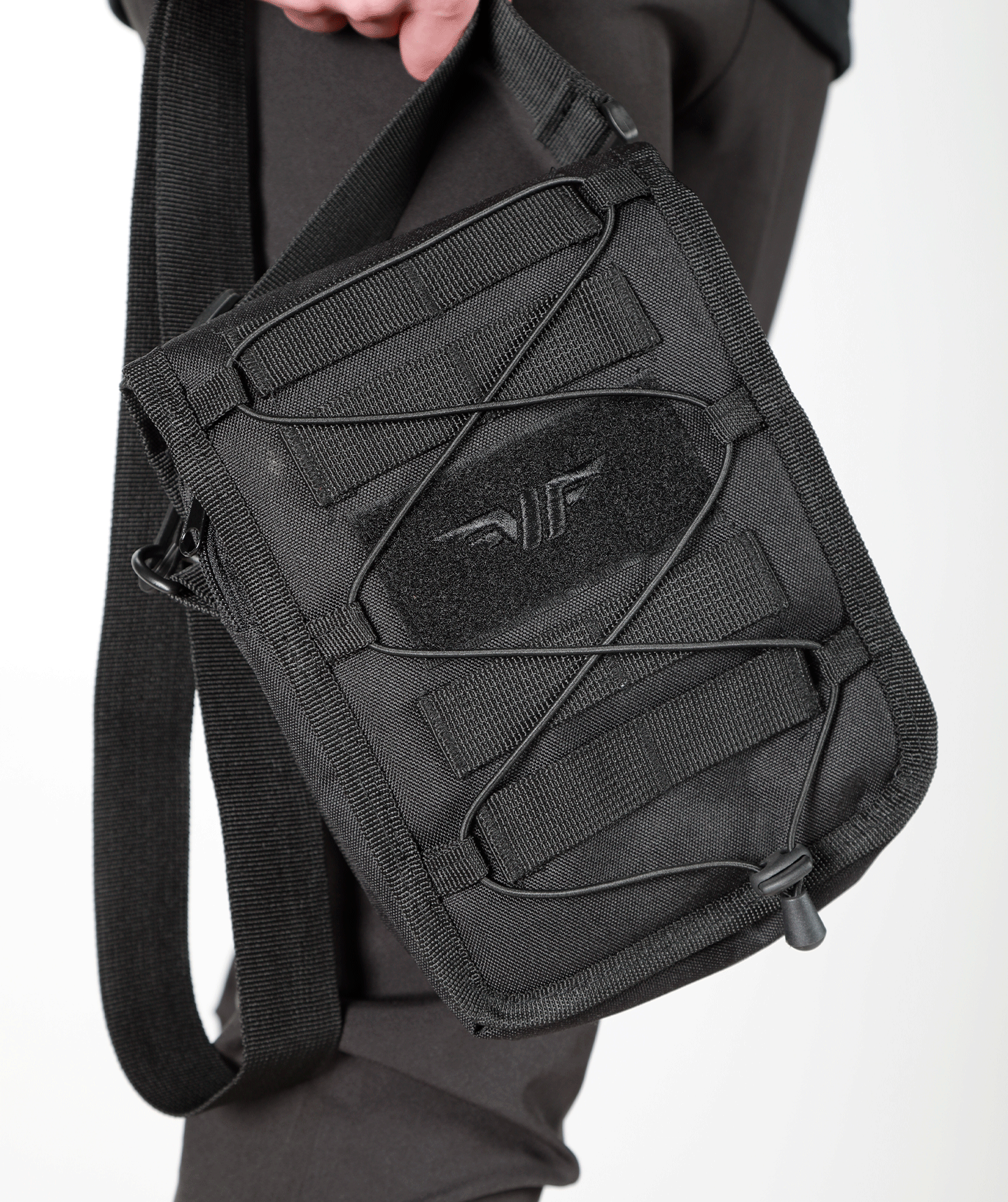 YARD ⚜  
10192-01 ⚜  
A5 ⚜  
PANTONE: No pantone color assigned ⚜  
parachute fabric, 100 % polyamide, black